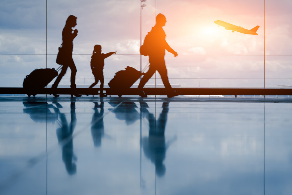 famille à l'aéroport