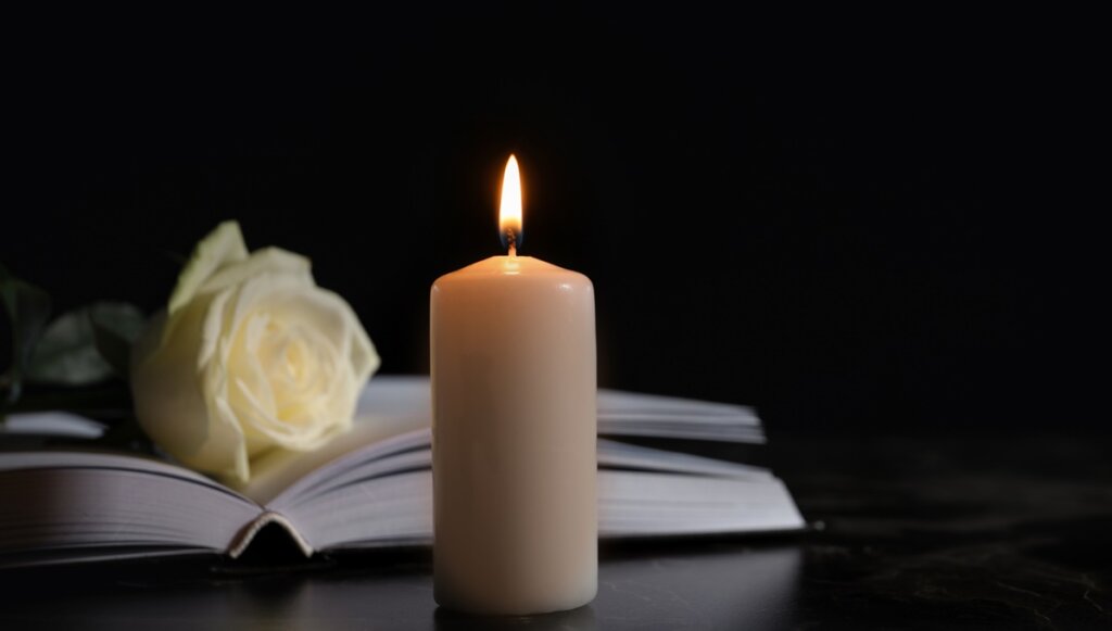vela representando el duelo colectivo