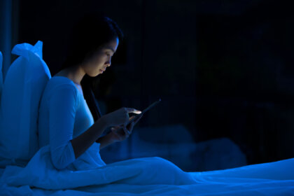 El exceso de luz azul acelera el envejecimiento