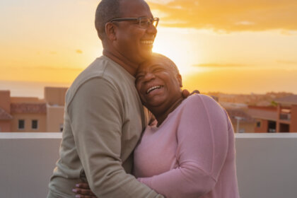 ¿Cuál es la relación entre optimismo y años de vida?