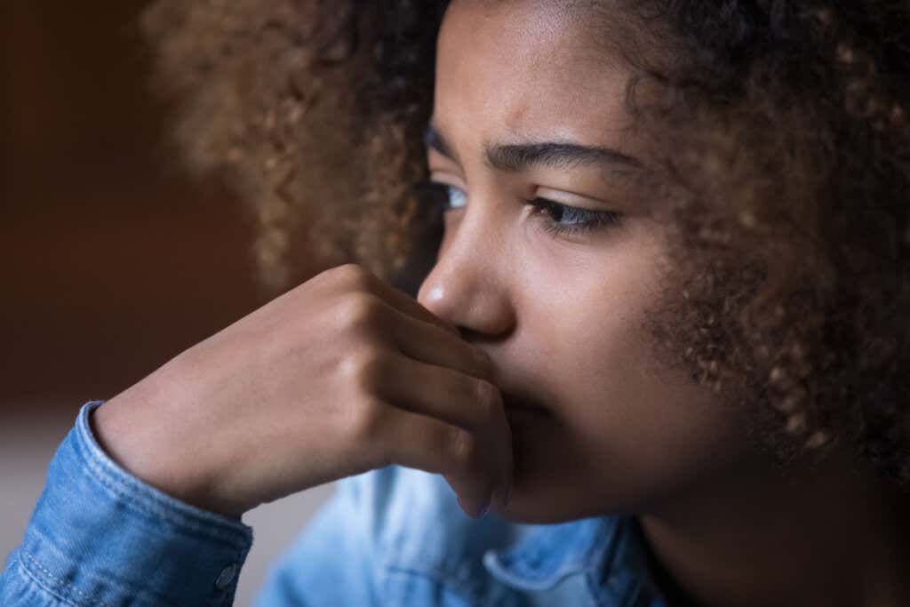 Ansikte av en tonårsflicka med ångest som behöver personcentrerad vård
