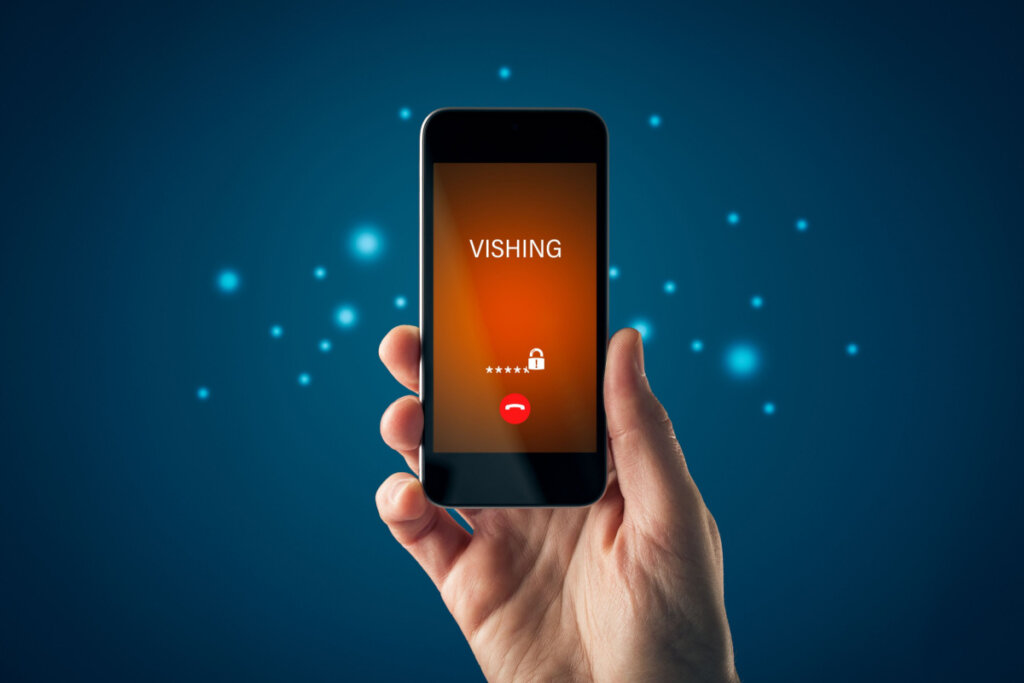 Téléphone avec le mot vishing à l'écran