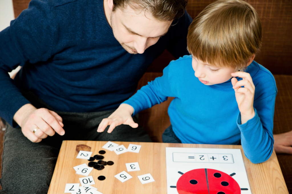 Psicólogo con niño