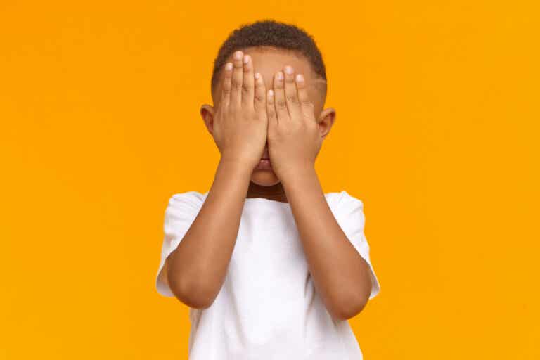 El niño tímido: 5 errores frecuentes que cometen los padres