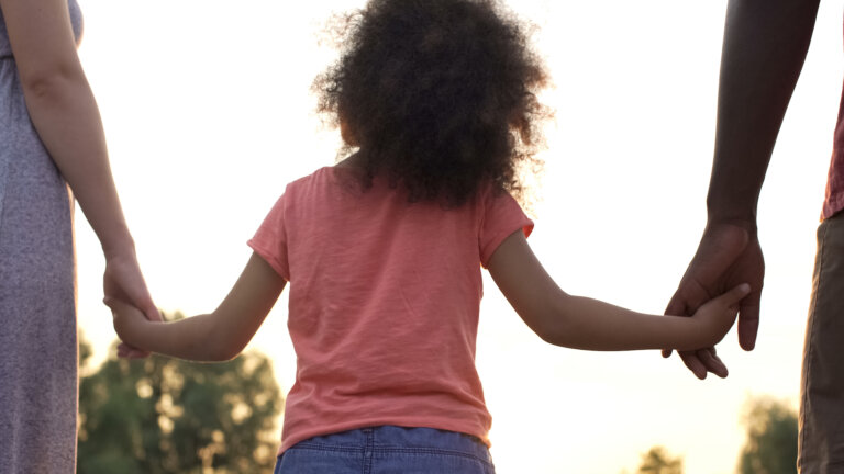 Mi hijo es adoptado y busca a su madre biológica: ¿qué hago?