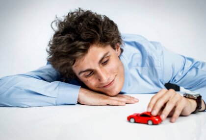 Adultos con síndrome de Peter Pan: causas, consecuencias y cómo lidiar con ellos