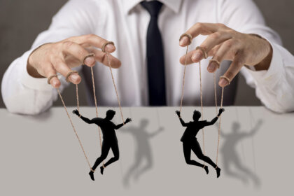 ¿Te han acusado de manipulador? Aprende a identificar la proyección y defiéndete