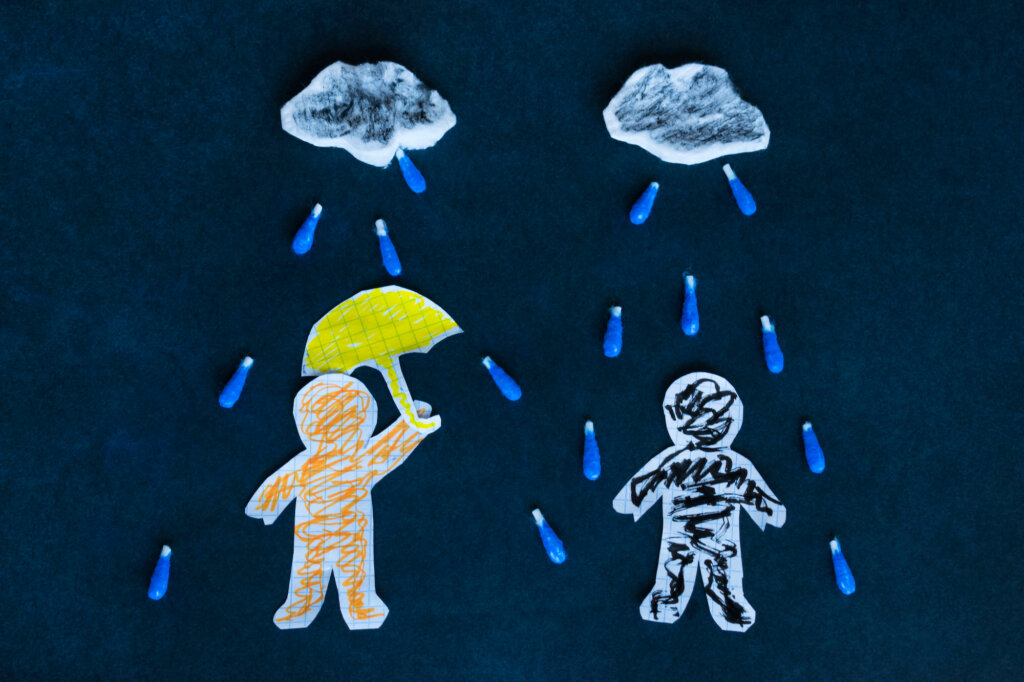 Desenho de bonecas se cobrindo com guarda-chuvas da chuva