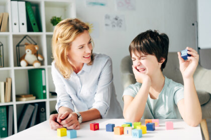 Mi hijo tiene síndrome de Tourette, ¿cómo puedo ayudarle?