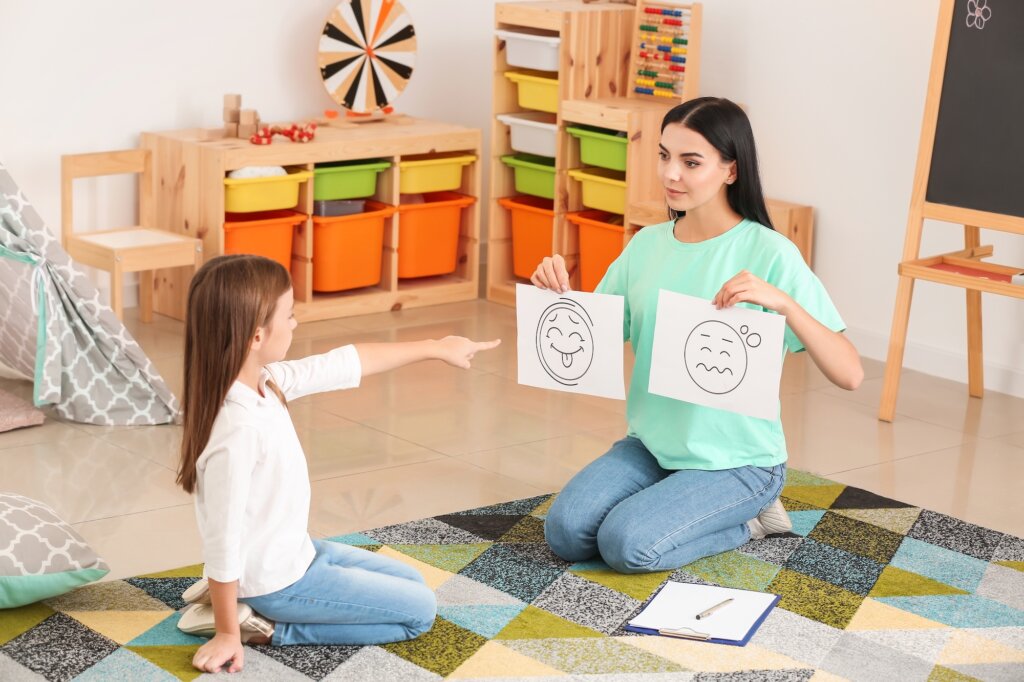 Plusieurs des types d'autisme comprennent la régression de la parole et l'évitement de l'interaction sociale.