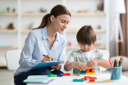 ¿En qué se diferencia la psicoterapia infantil y la adulta?