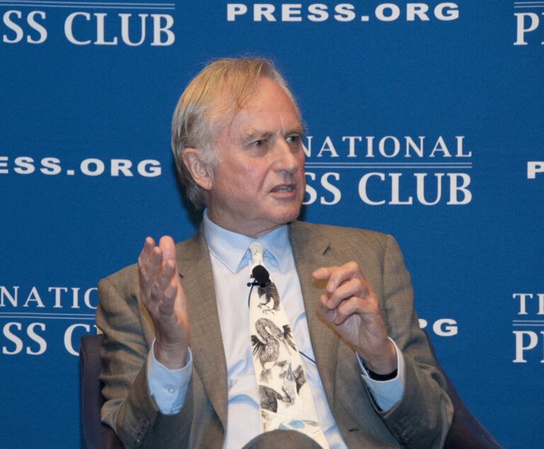 Richard Dawkins, un pensador que rechaza los espejismos