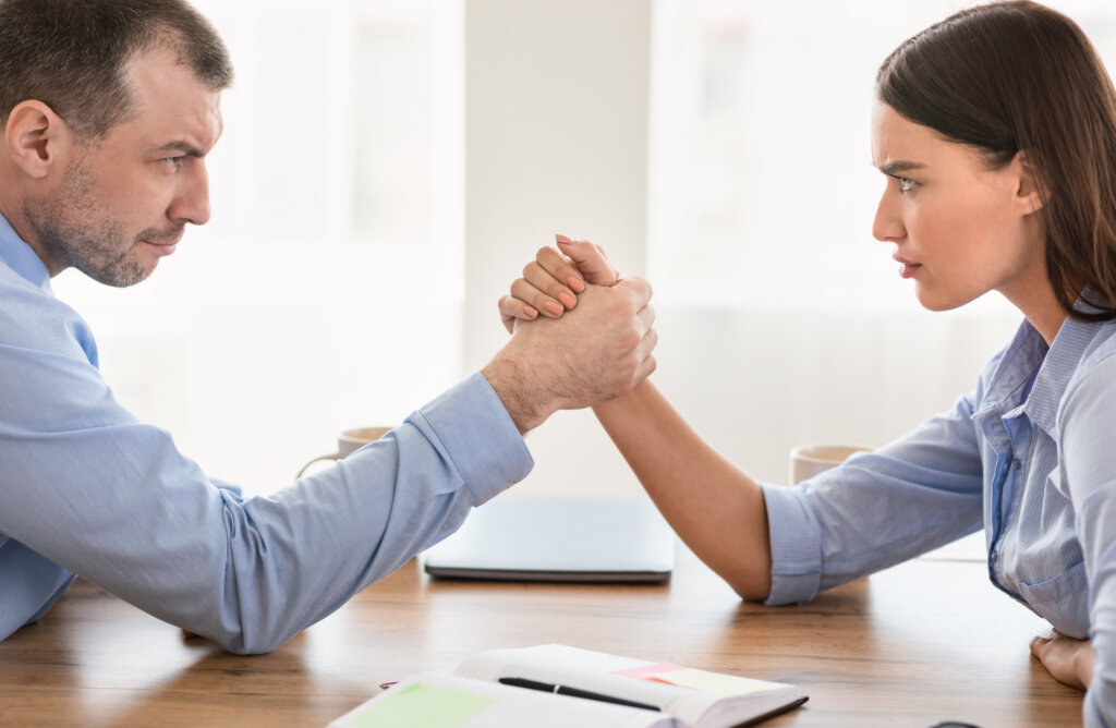 L'homme et la femme mesurent la force