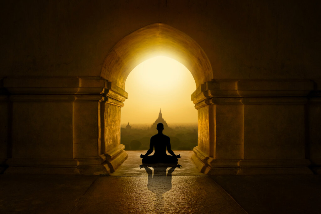 Budista meditando