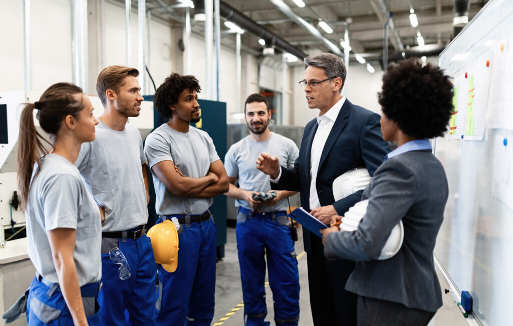 A group of workers receiving a safety talk, one of the fields contemplated in occupational psychology