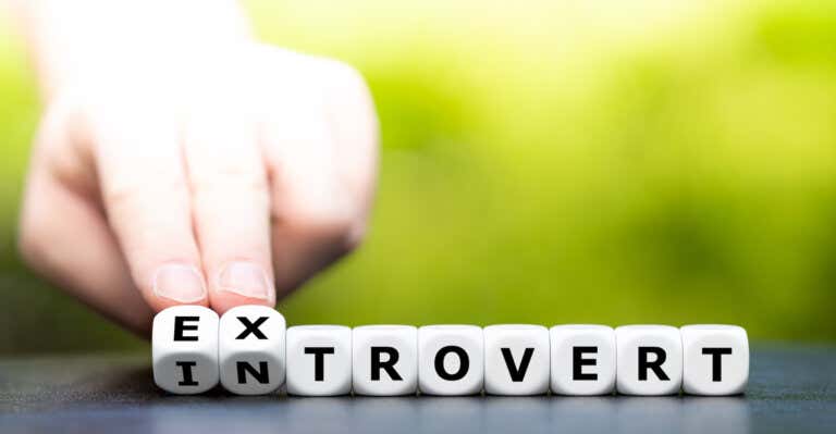 ¿Por qué unas personas son extrovertidas y otras introvertidas?
