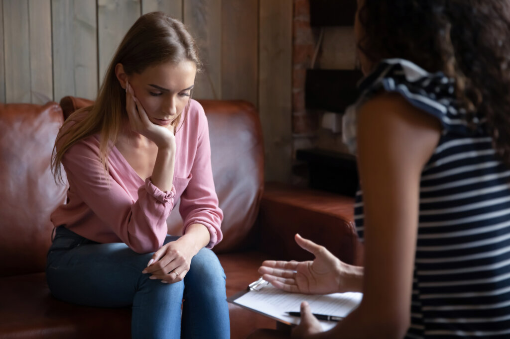 Woman in psychological therapy for frequently feeling that she is dead inside