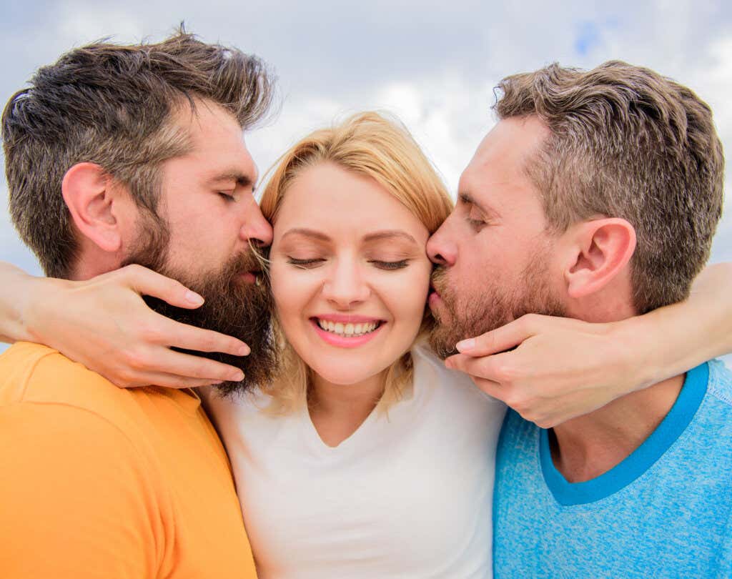 ¿Cómo funcionan las relaciones románticas entre tres personas?