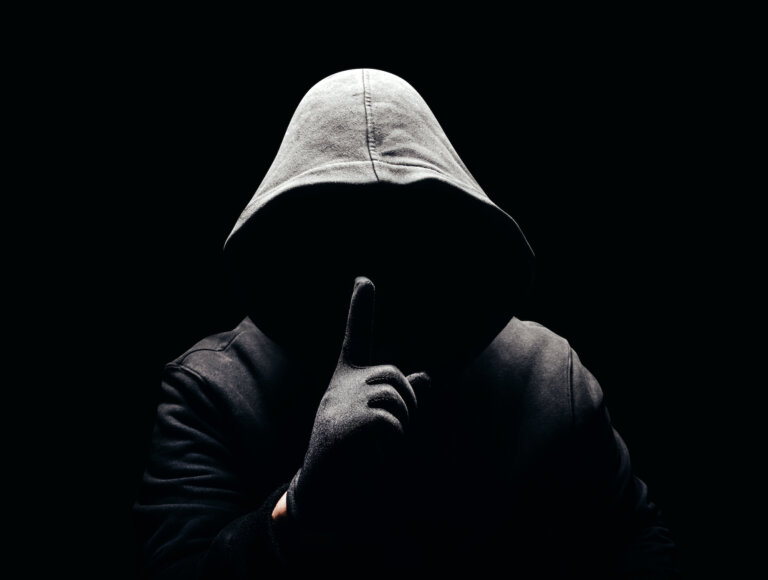 ¿Cómo suele ser la estructura familiar de un agresor sexual?