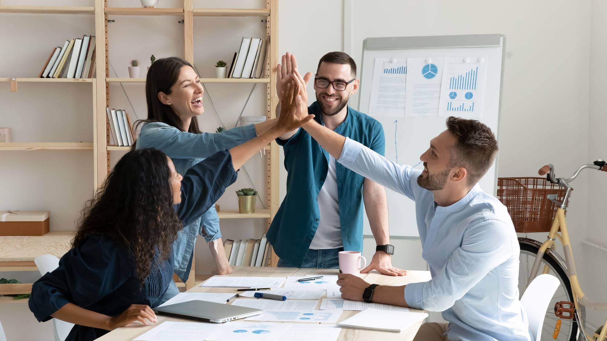 ¿Cómo influyen las emociones en la productividad laboral?