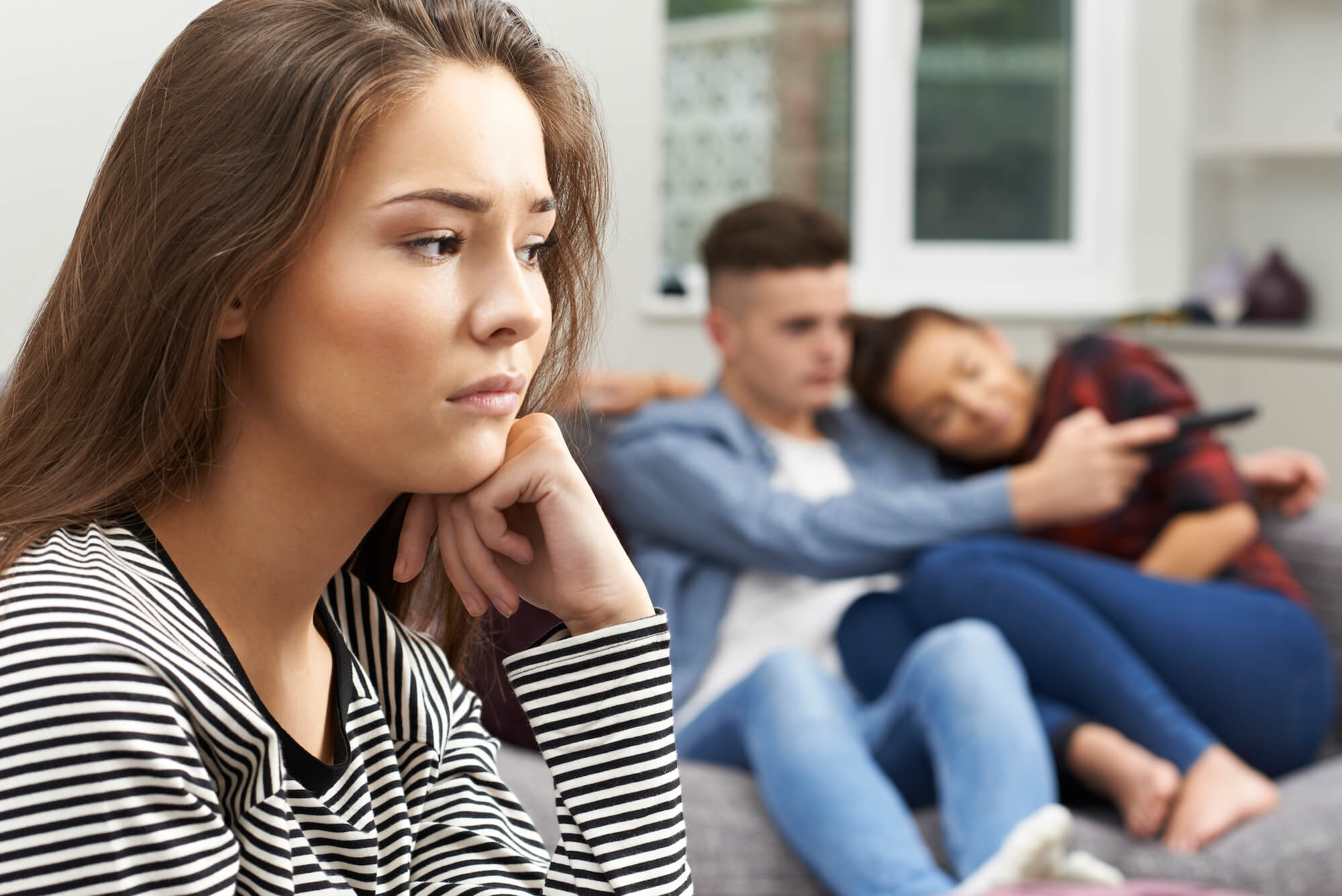 ¿Por qué un narcisista busca generar celos en su pareja?
