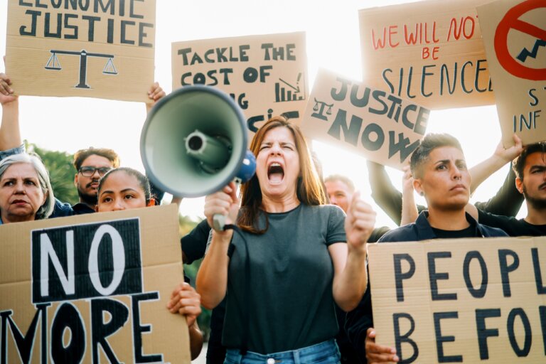 ¿Qué son y cómo surgen las ideologías?