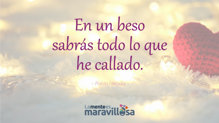 Sfondo di nuvole e cuore con frase di Neruda