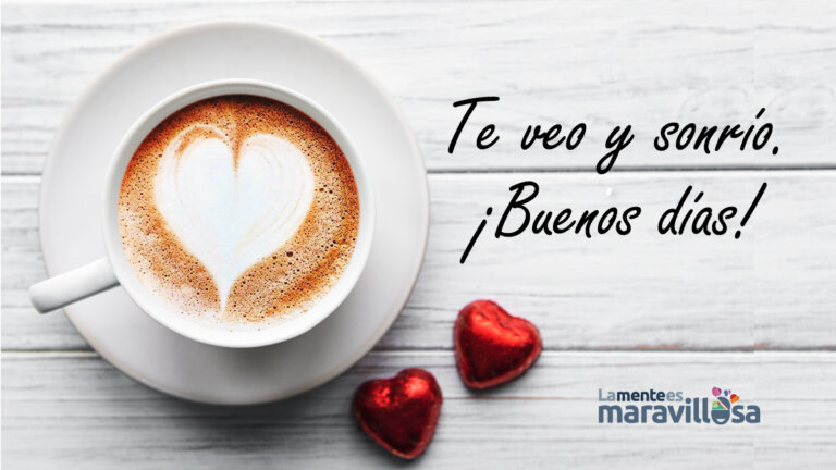 Tazza da caffè con schiuma a cuore e una frase d'amore per dire buongiorno