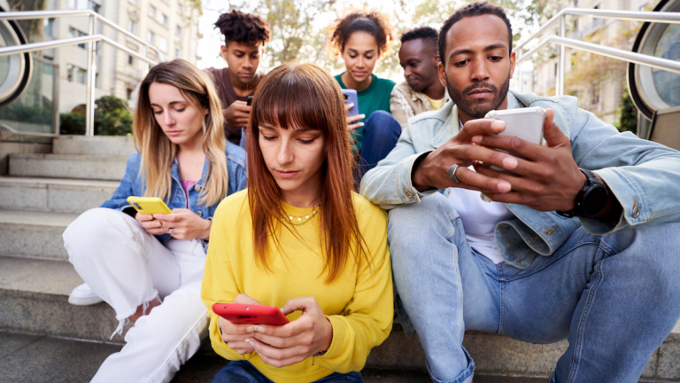 ¿Pasas mucho tiempo en redes sociales? Conoce 10 estrategias para reducirlo