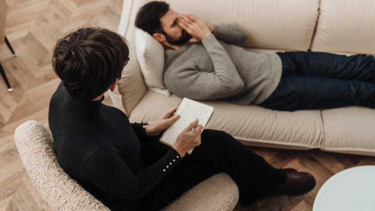 ¿Qué es y cómo funciona la terapia psicoanalítica?