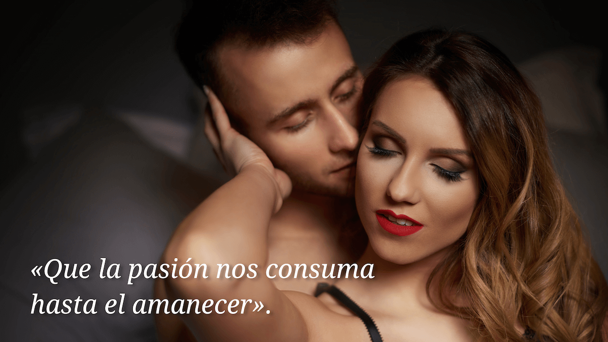 Pareja se abraza mientras dice frases eróticas