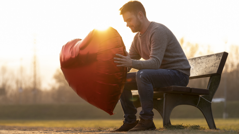 ¿Es cierto que los hombres se enamoran en la ausencia?