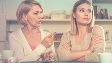 Por qué mi madre me hace sentir mal y qué hacer