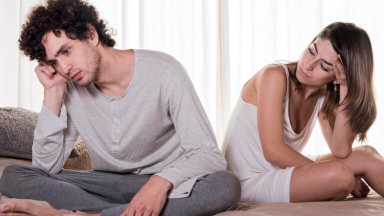 12 señales de que tu pareja está contigo «por estar» y cómo manejarlo