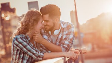 8 trucos psicológicos para que piense en ti más seguido