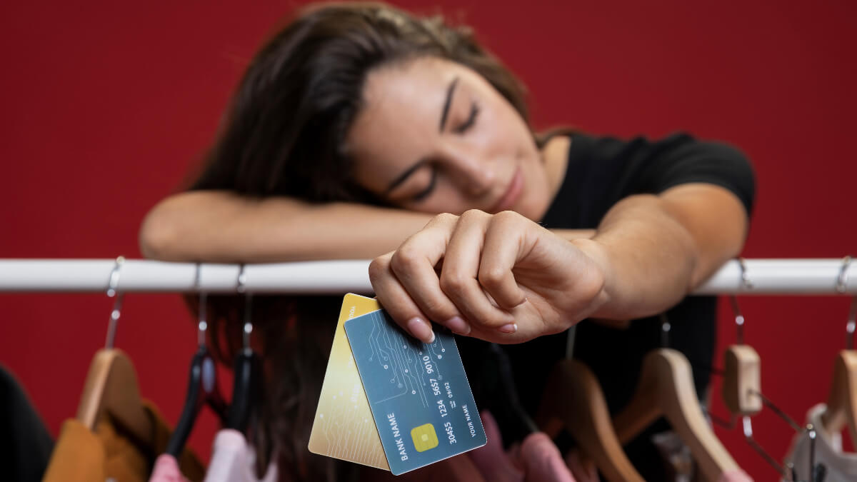 Mujer realiza compra compulsiva