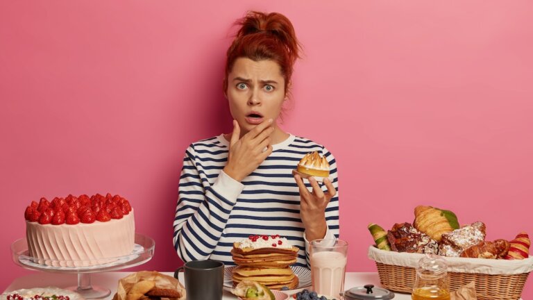 ¿Cómo dejar de comer compulsivamente? 10 trucos