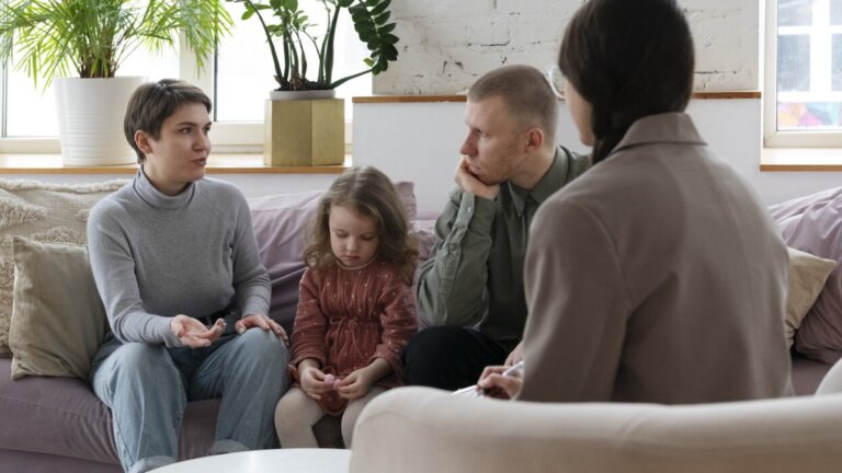 Terapia familiar: qué es, tipos y cómo funciona
