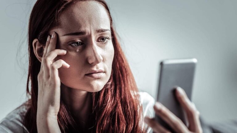 ¿Qué es el «orbiting»? Una variante digital del «ghosting»