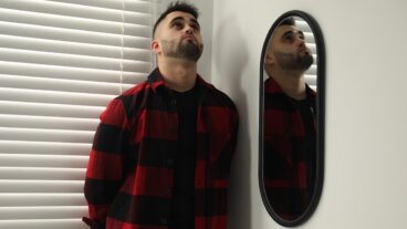 ¿Cuáles son los síntomas y causas de la baja autoestima?