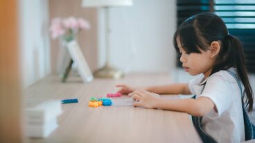 ¿Qué es la terapia de juego y cómo funciona?