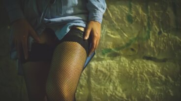 ¿Qué es una «escort» y cuál es su diferencia con una prostituta?