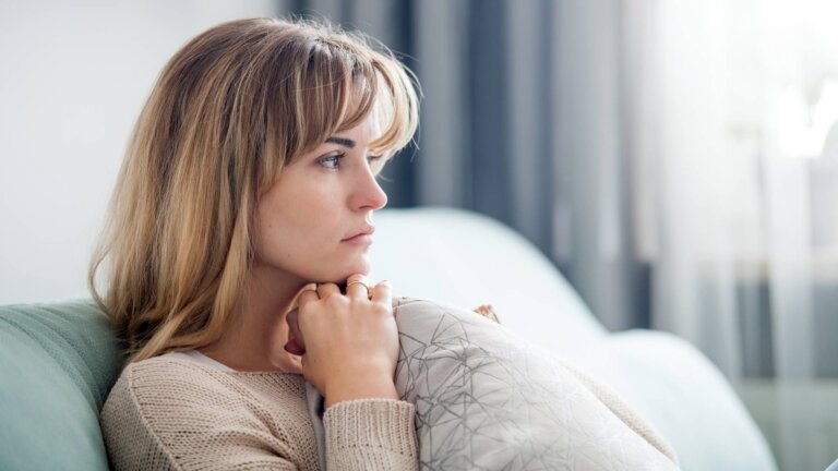 ¿Qué hacer si tengo pareja, pero pienso en otra persona?