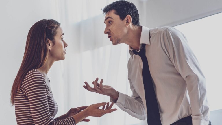 Taquilalia: causas, síntomas y ejercicios para corregirla