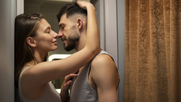 Las mejores 111 frases de sensualidad para encender la pasión