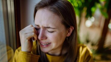 Descubre cuáles son las hormonas de la tristeza