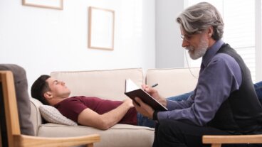 Qué es la hipnosis ericksoniana y cómo se aplica en terapia