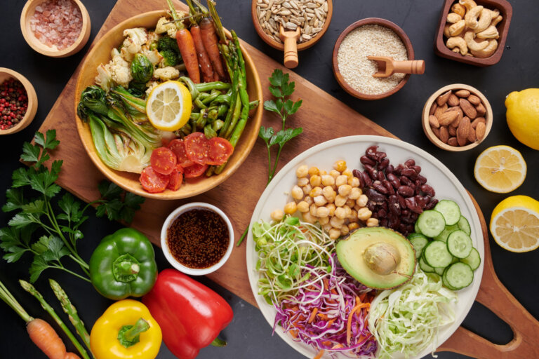 Llevar una dieta vegana: beneficios y consejos clave
