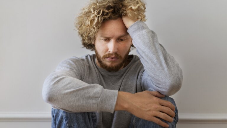 Cómo dejar de alimentar pensamientos negativos y obsesivos