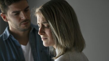 Qué es la "terapia de choque" en el amor y cuáles son sus riesgos